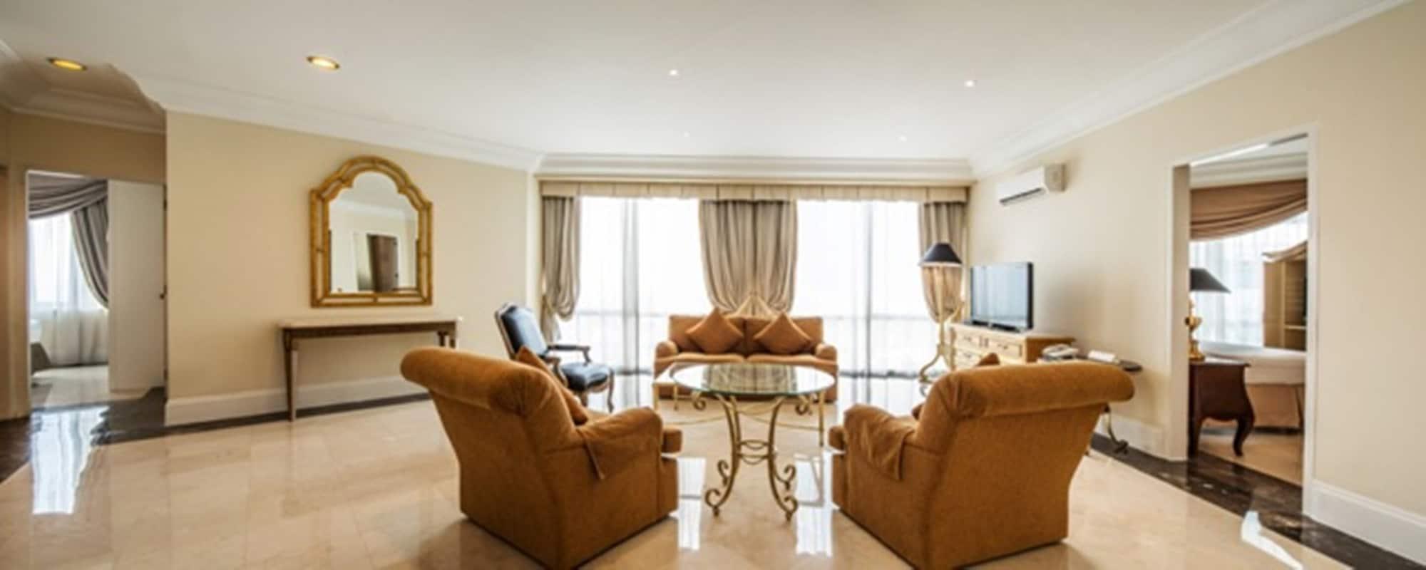 Batavia Hotel & Serviced Apartments Джакарта Екстериор снимка