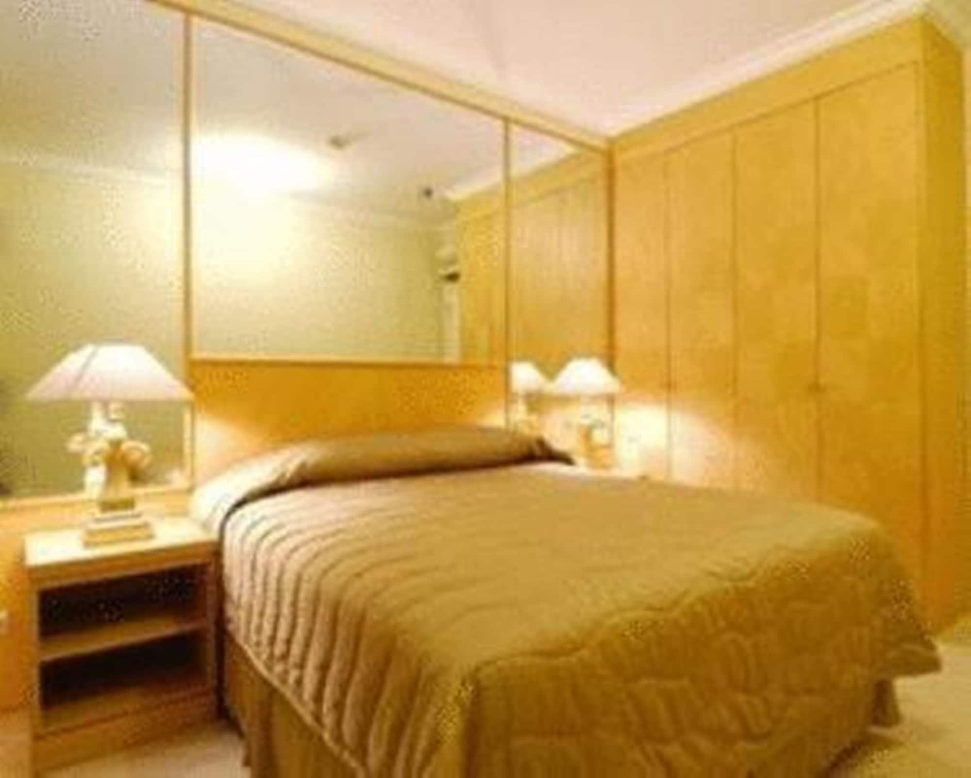 Batavia Hotel & Serviced Apartments Джакарта Екстериор снимка