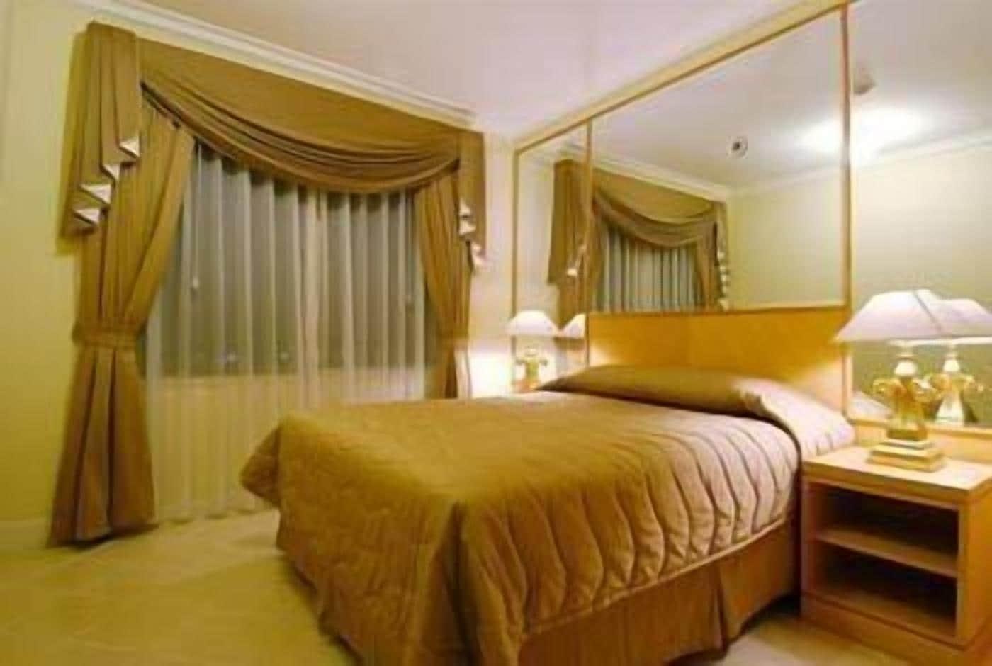 Batavia Hotel & Serviced Apartments Джакарта Екстериор снимка
