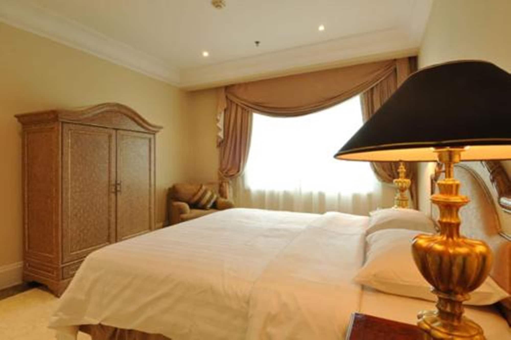 Batavia Hotel & Serviced Apartments Джакарта Екстериор снимка