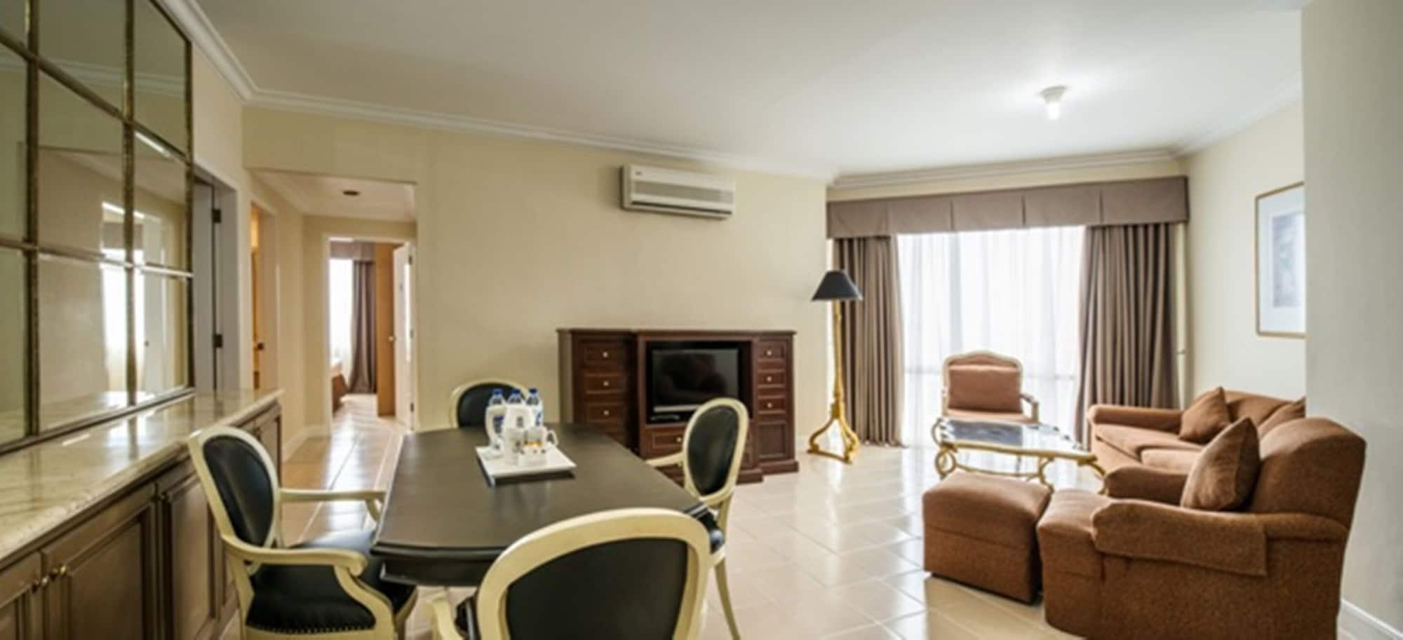 Batavia Hotel & Serviced Apartments Джакарта Екстериор снимка