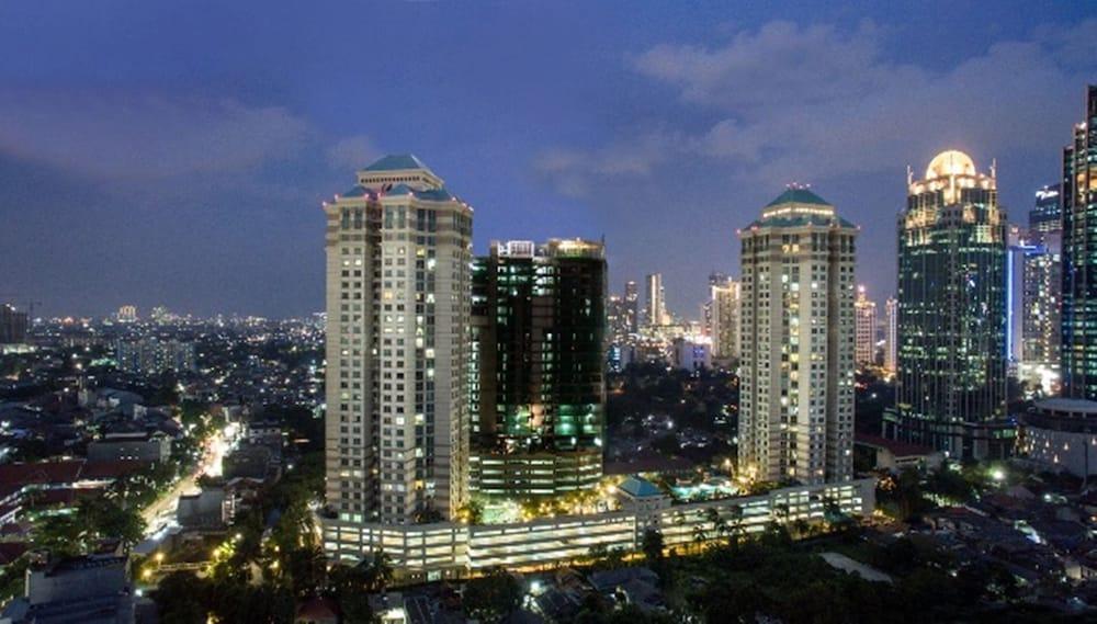 Batavia Hotel & Serviced Apartments Джакарта Екстериор снимка