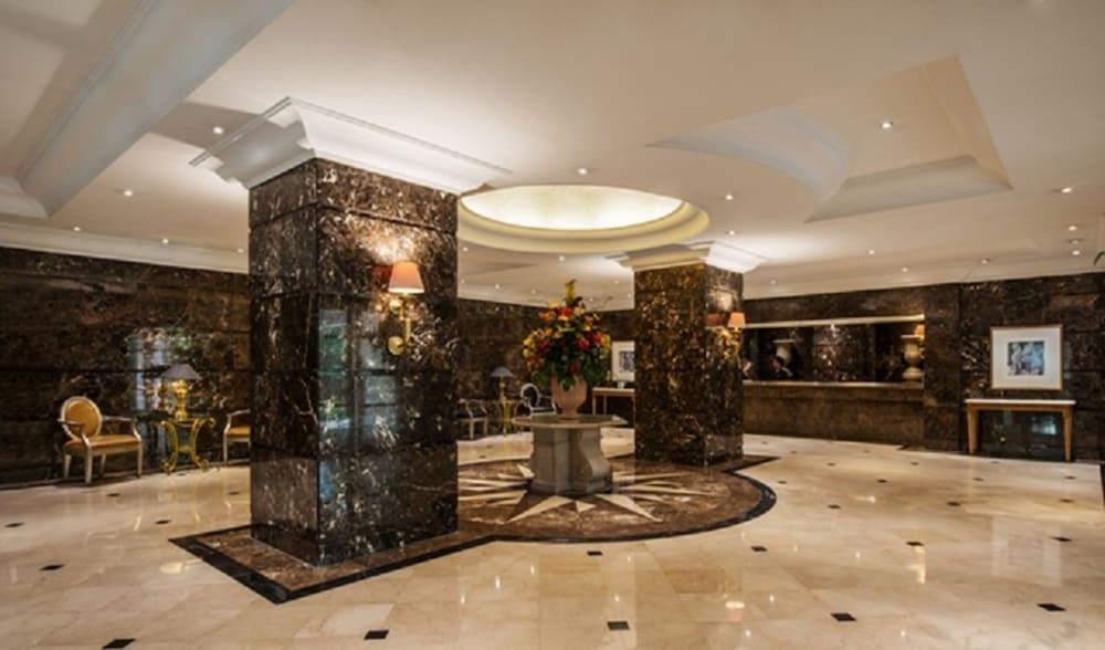Batavia Hotel & Serviced Apartments Джакарта Екстериор снимка