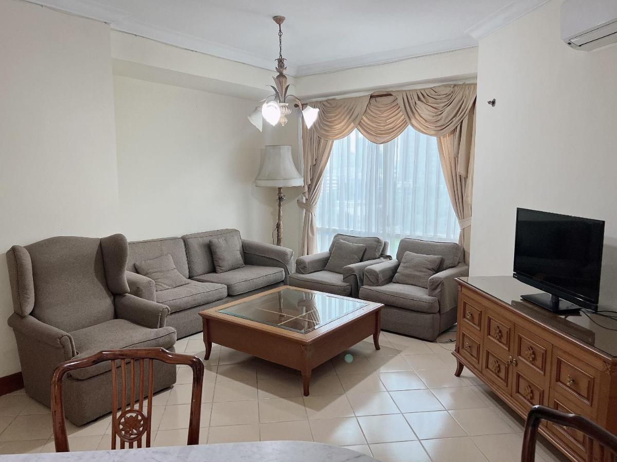 Batavia Hotel & Serviced Apartments Джакарта Екстериор снимка
