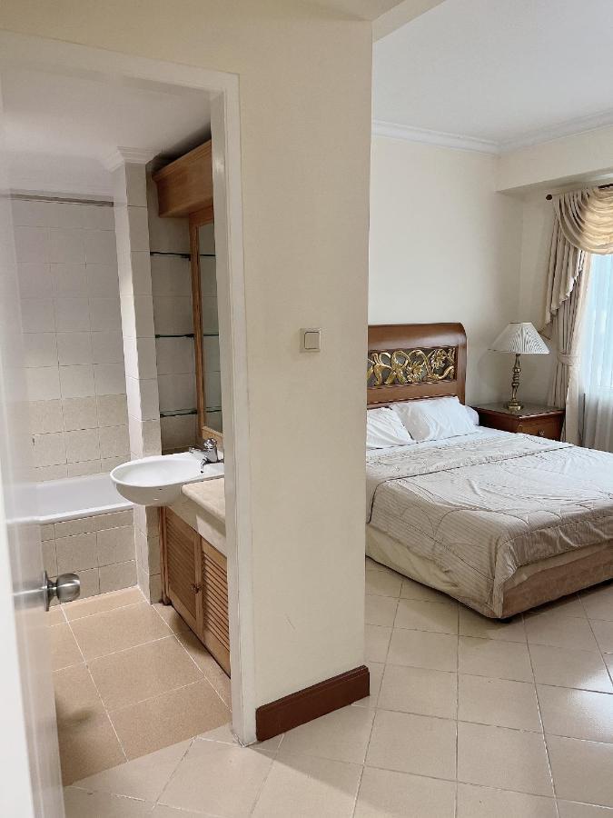 Batavia Hotel & Serviced Apartments Джакарта Екстериор снимка