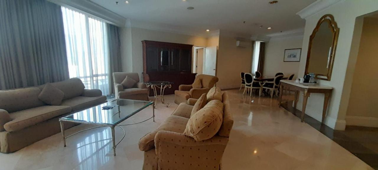 Batavia Hotel & Serviced Apartments Джакарта Екстериор снимка