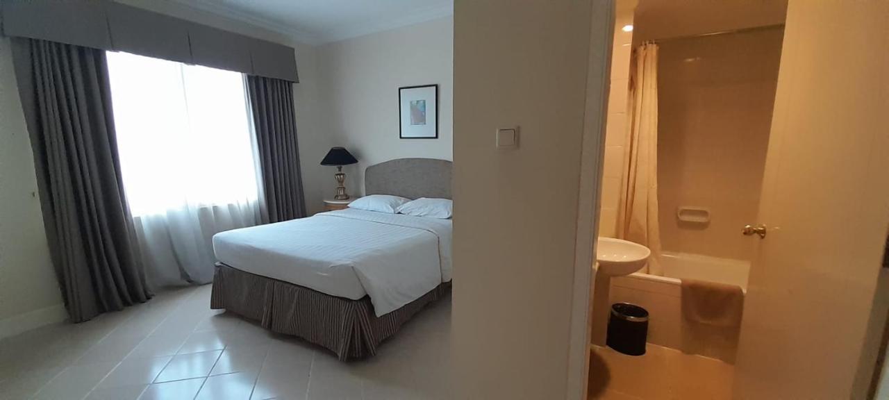 Batavia Hotel & Serviced Apartments Джакарта Екстериор снимка