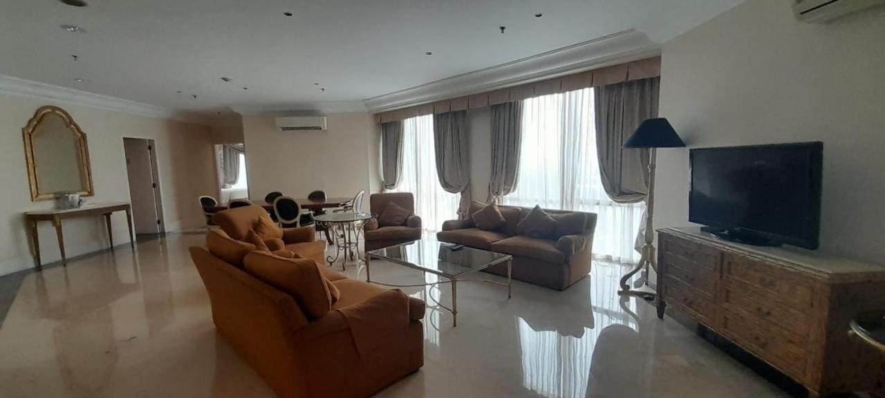 Batavia Hotel & Serviced Apartments Джакарта Екстериор снимка