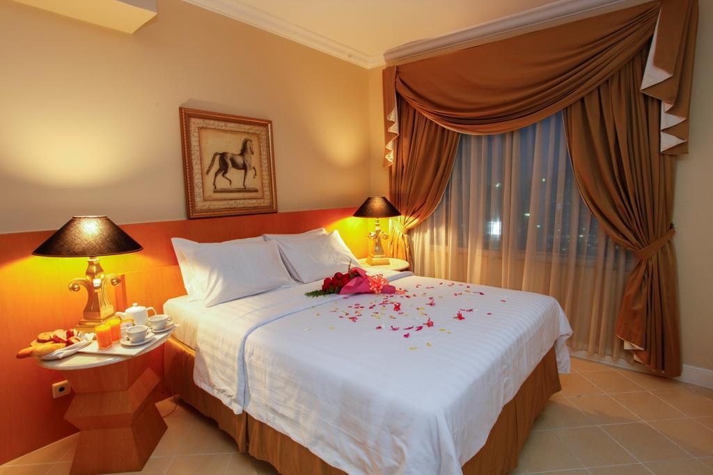 Batavia Hotel & Serviced Apartments Джакарта Екстериор снимка