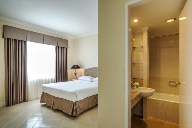 Batavia Hotel & Serviced Apartments Джакарта Екстериор снимка