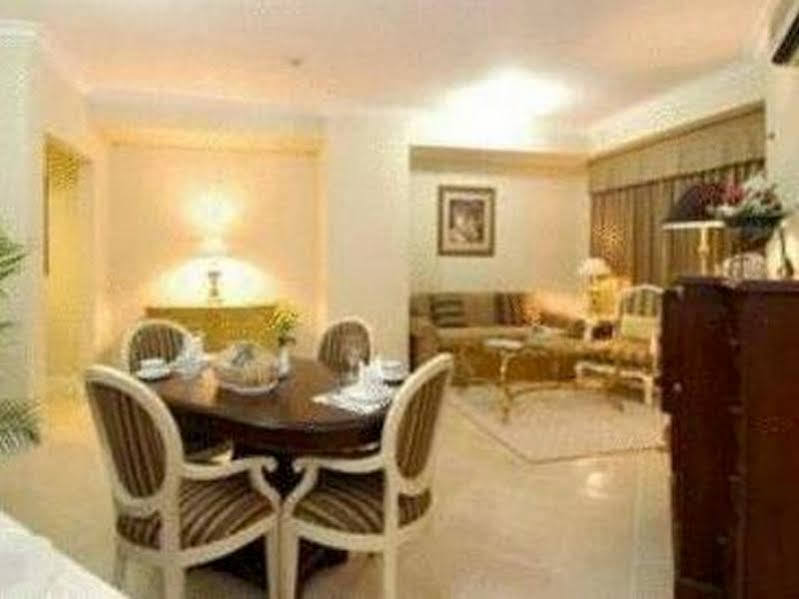 Batavia Hotel & Serviced Apartments Джакарта Екстериор снимка