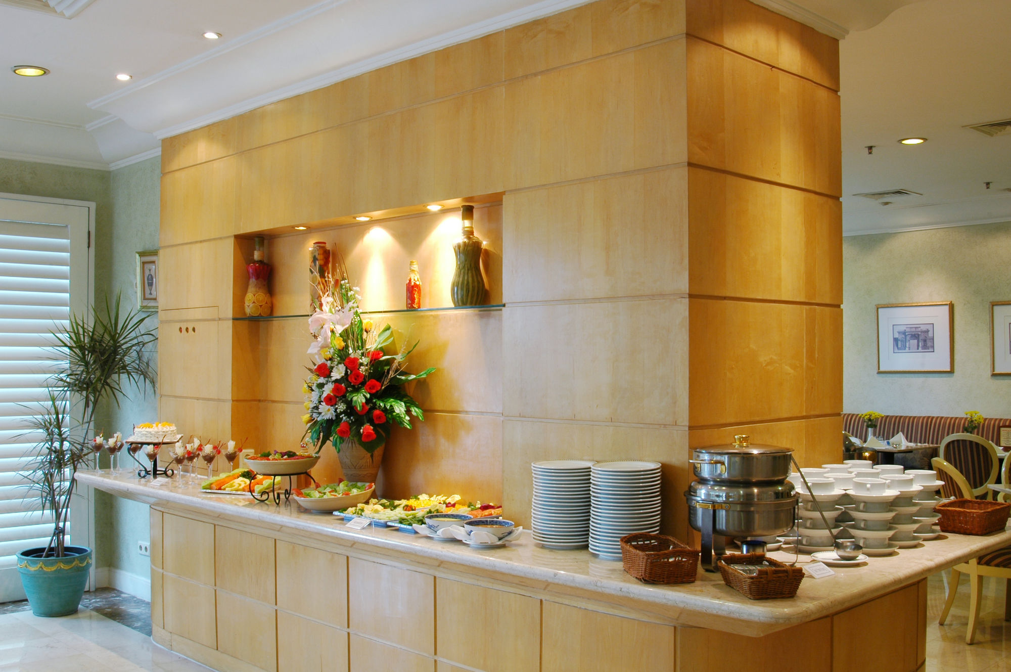 Batavia Hotel & Serviced Apartments Джакарта Екстериор снимка